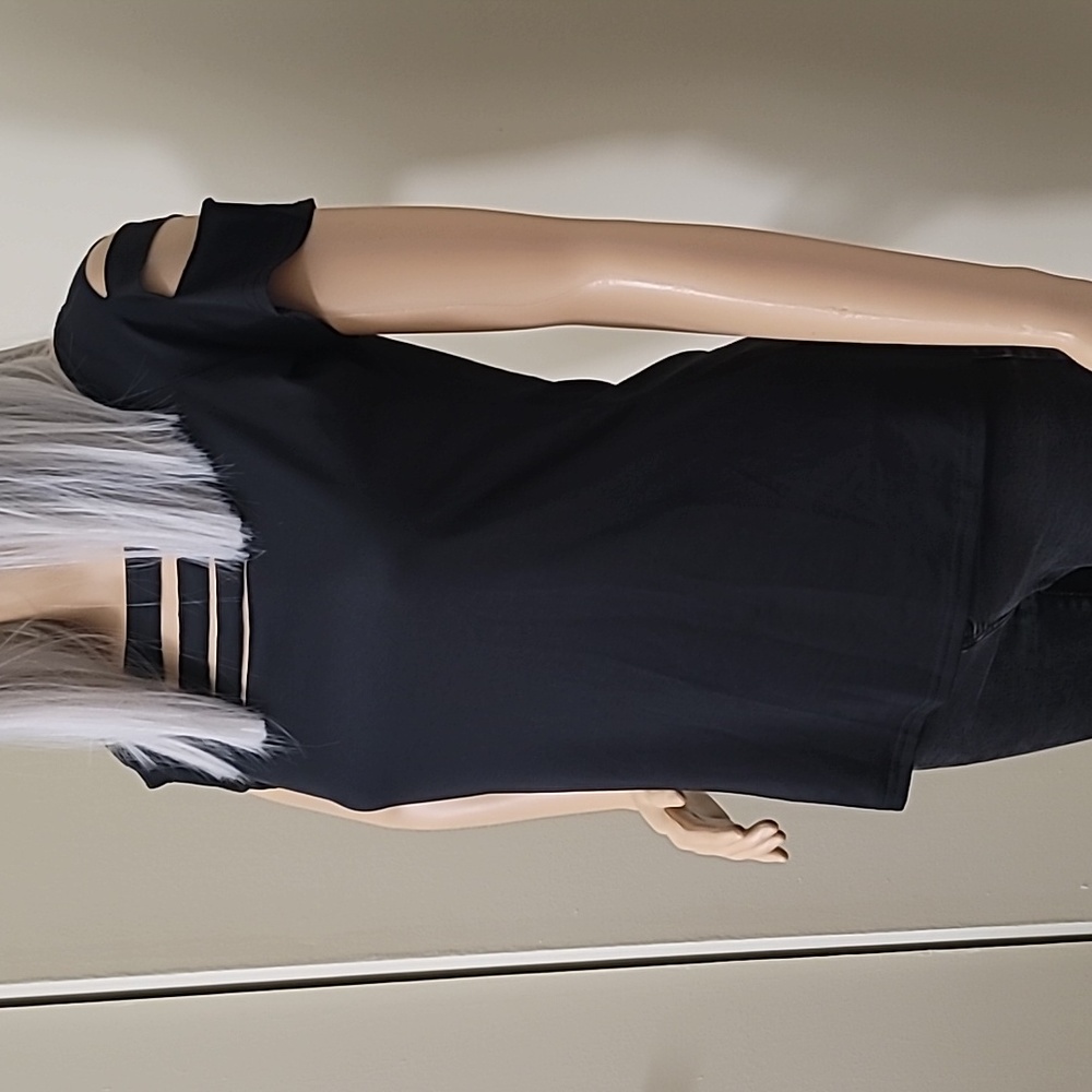 Medium cut out top